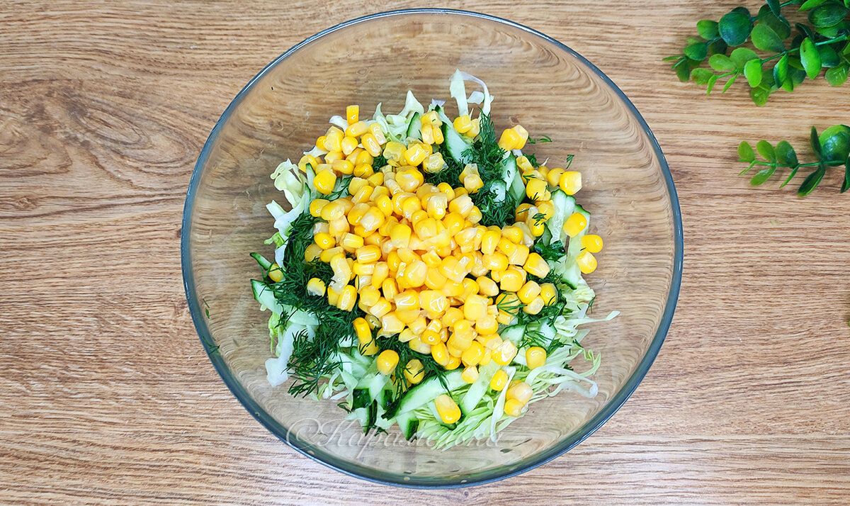 Вкусный салат с консервами, который порадует всех