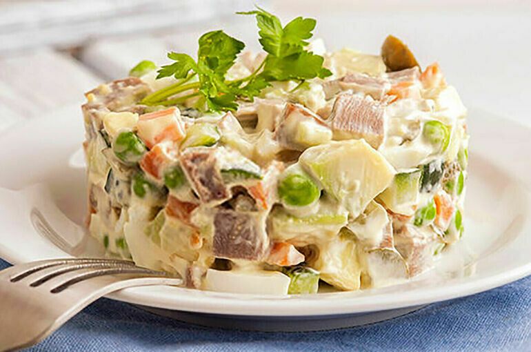 Как избежать пищевого отравления во время праздничных застолий