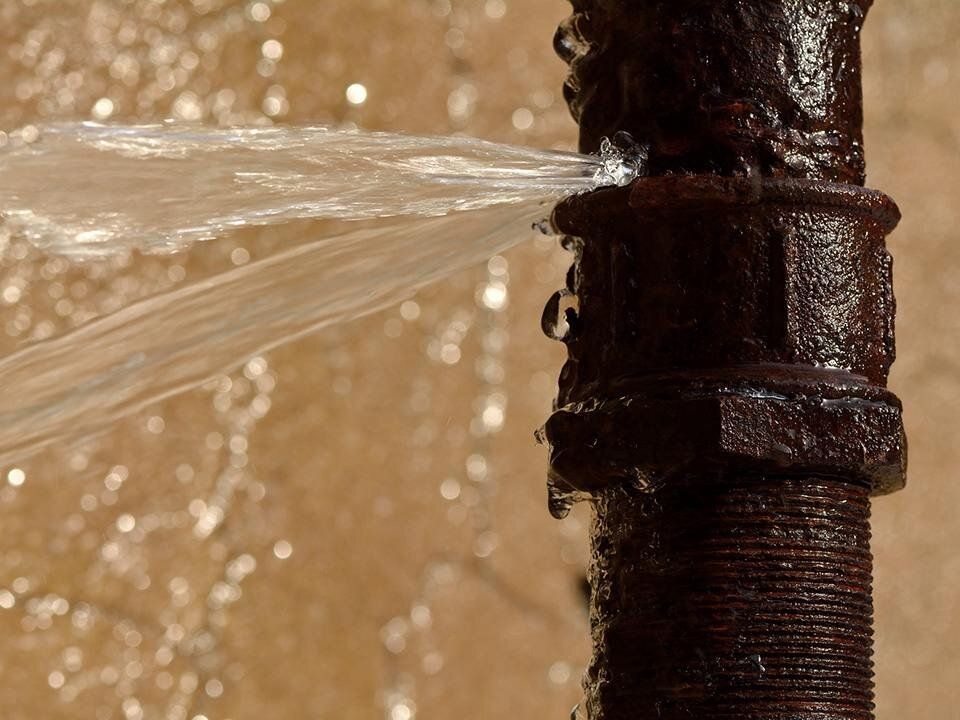 Почему снова возникают засоры в квартире: советы от сантехников