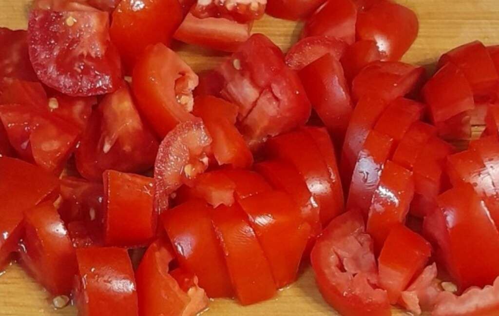 Почему обжарка томатной пасты влияет на вкус блюд?