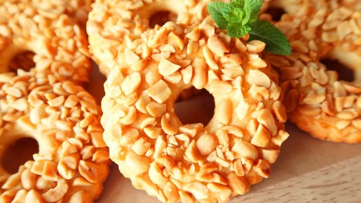 Возвращение любимого десерта: песочные кольца с арахисом из школьных времен