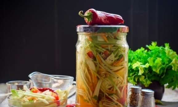 Остренькие кабачки: как приготовить корейскую закуску, от которой пальчики оближешь