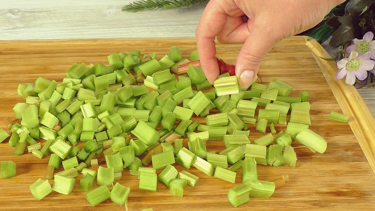 Как заготовить ревень и зелень на зиму без лишних хлопот