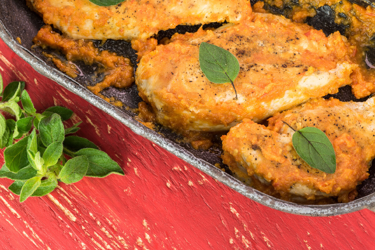 Вкус Мексики: Свежие свиные отбивные с сальсой