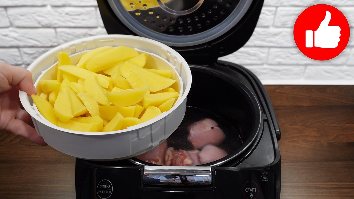 Наслаждайтесь полезным обедом: картошка на пару с курицей по простому рецепту