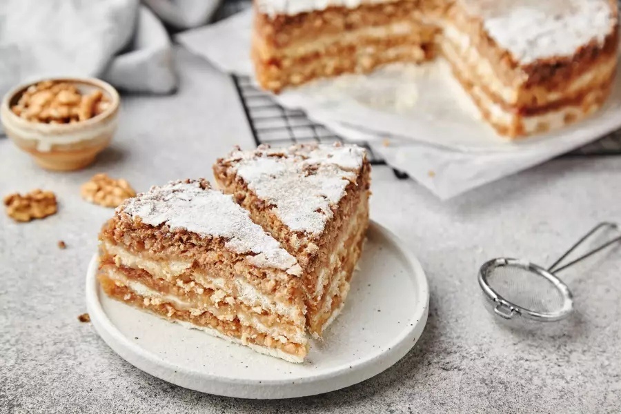 Нежный манник с яблоками и орехами: волшебство на вашей кухне