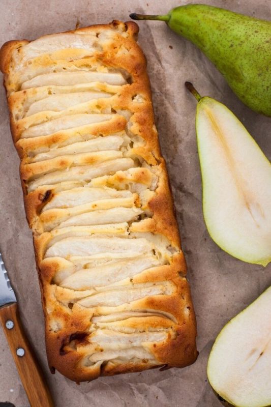 Нежный пирог с грушей на кефире: простое лакомство для всей семьи