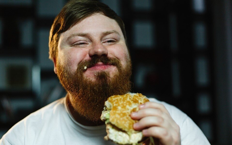 Исследование показало, где едят больше всего и меньше всего в мире: неожиданные результаты