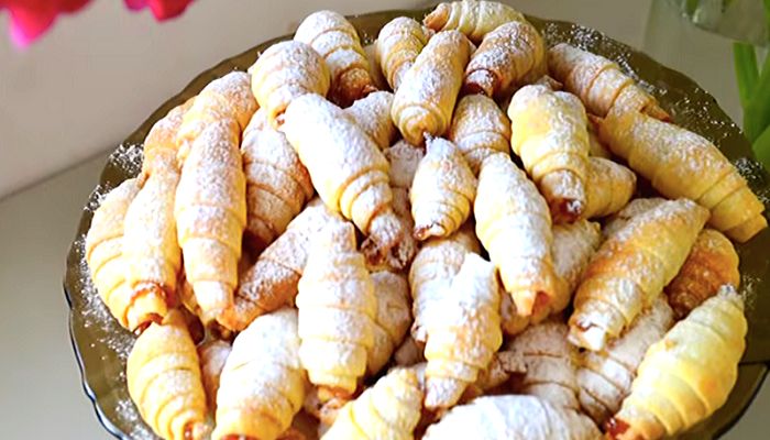 Вкусные рогалики с мармеладом, которые вернут в детство