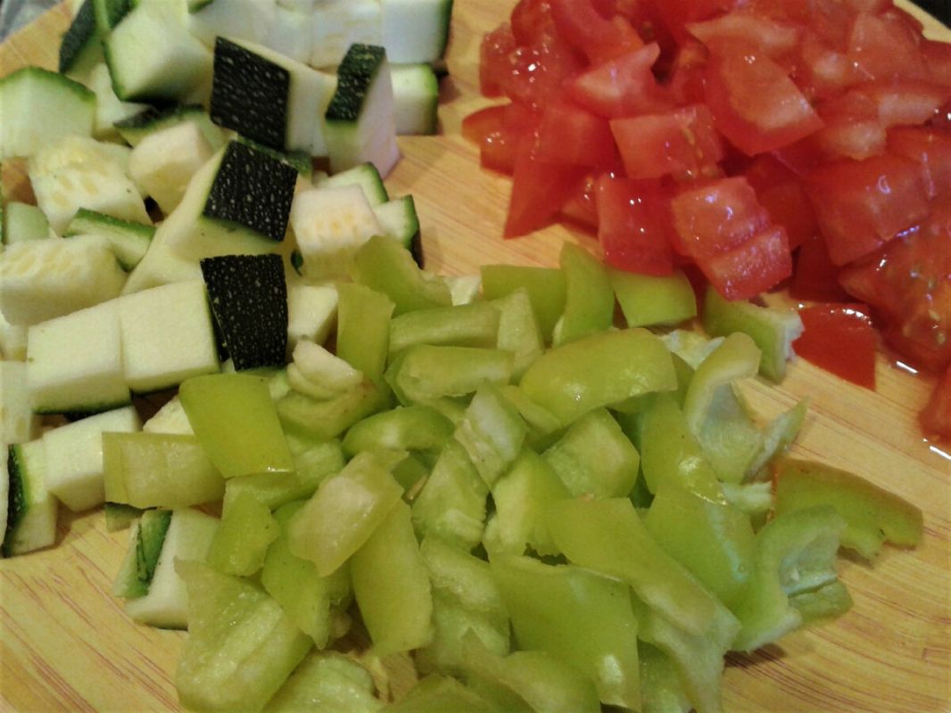 Яркая запеканка из сезонных овощей для вкусного завтрака