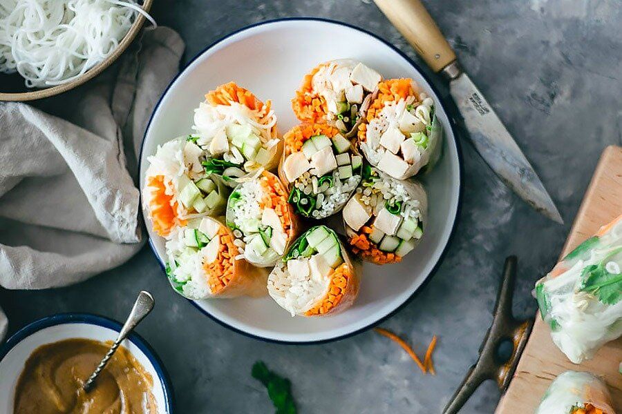 Куриные рулетики с ореховым соусом