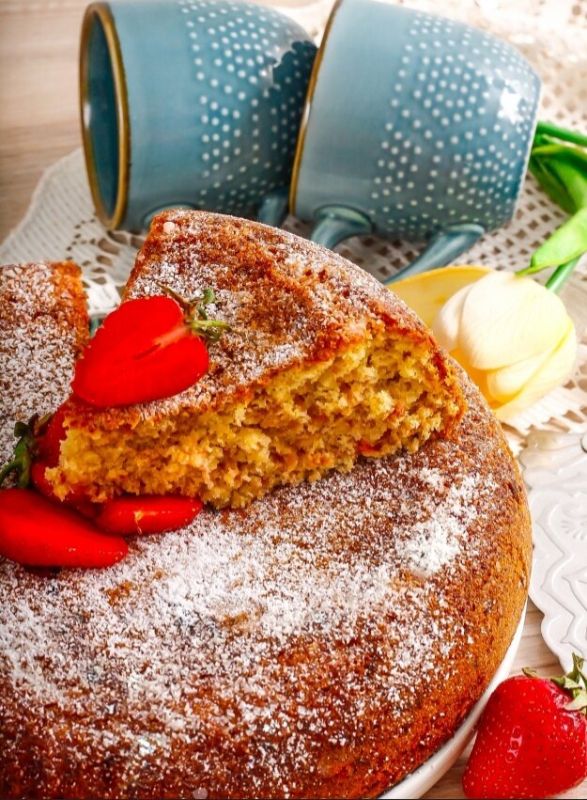 Нежный пирог с клубничным пюре: простое и вкусное лакомство