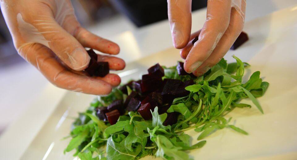 Полезные салаты для новогоднего стола: что выбрать?