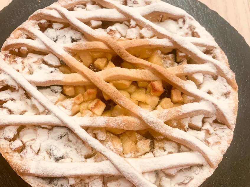 Яблочный пирог с песочным тестом: как создать вкусный тарт на ваши выходные