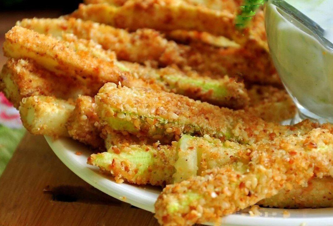 Кабачковые палочки в хрустящей сырной корочке: быстро и вкусно