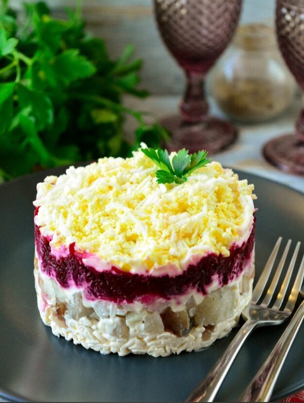 Селедка под шубой с неожиданным поворотом: рецепты, которые удивят