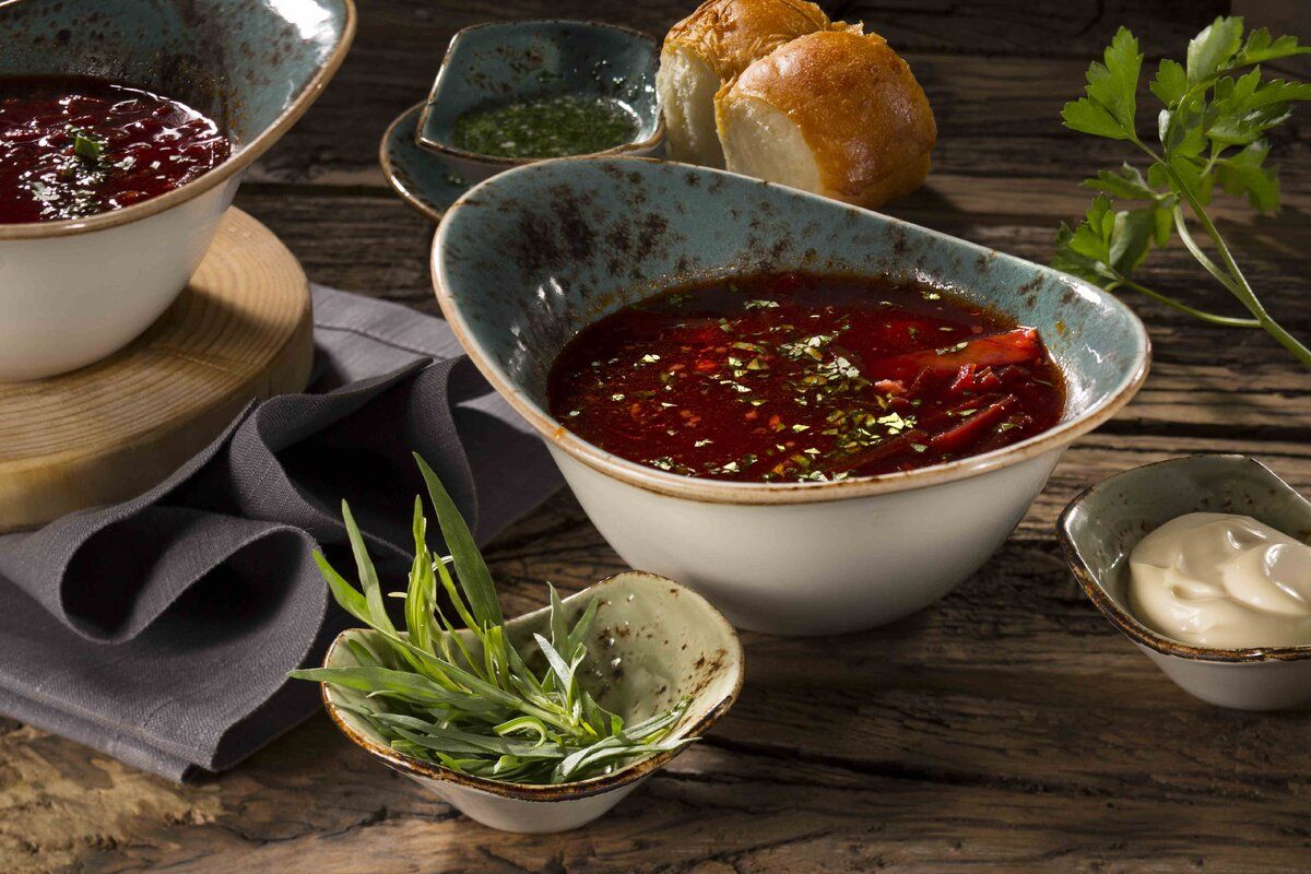 Традиционный украинский борщ с пампушками