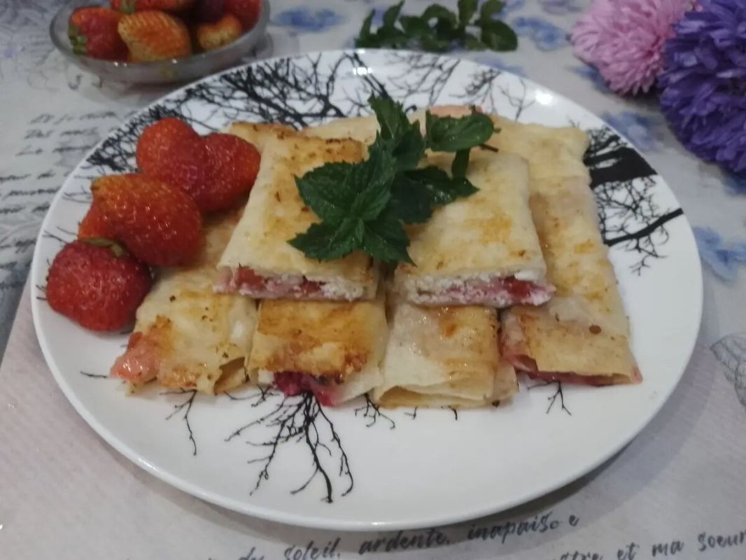 Лаваш с творогом и ягодами: идеальная закуска на сковороде