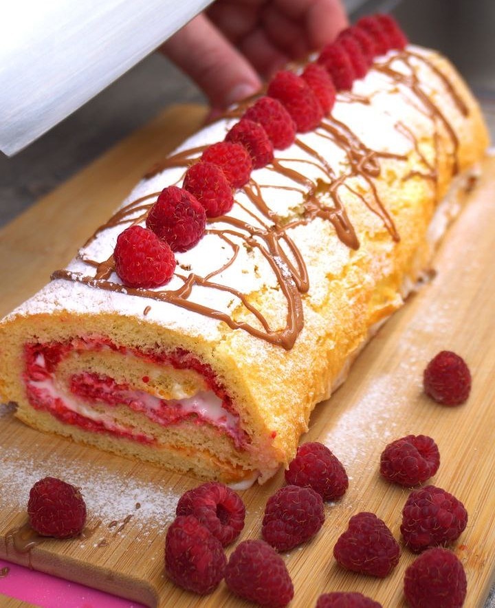 Простой и вкусный домашний рулет для любого стола