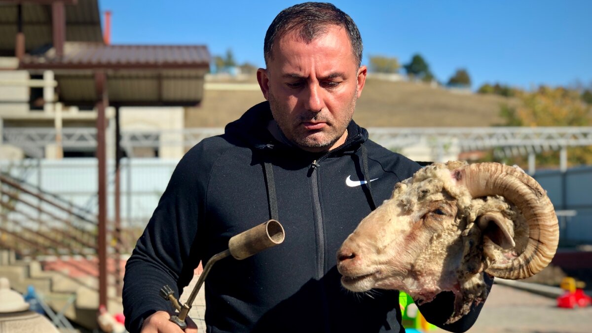 Гриль на традиционных застольях: невероятная история бараньей головы