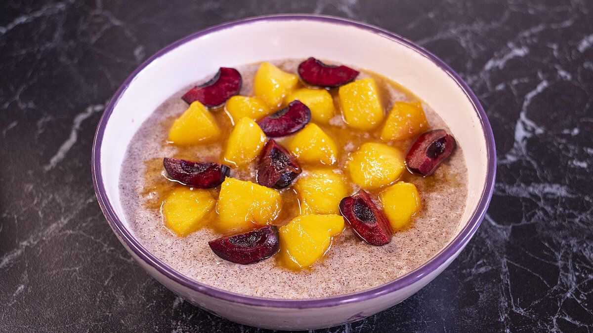 Откройте для себя новый завтрак: рисовая каша с маковым молоком и фруктами