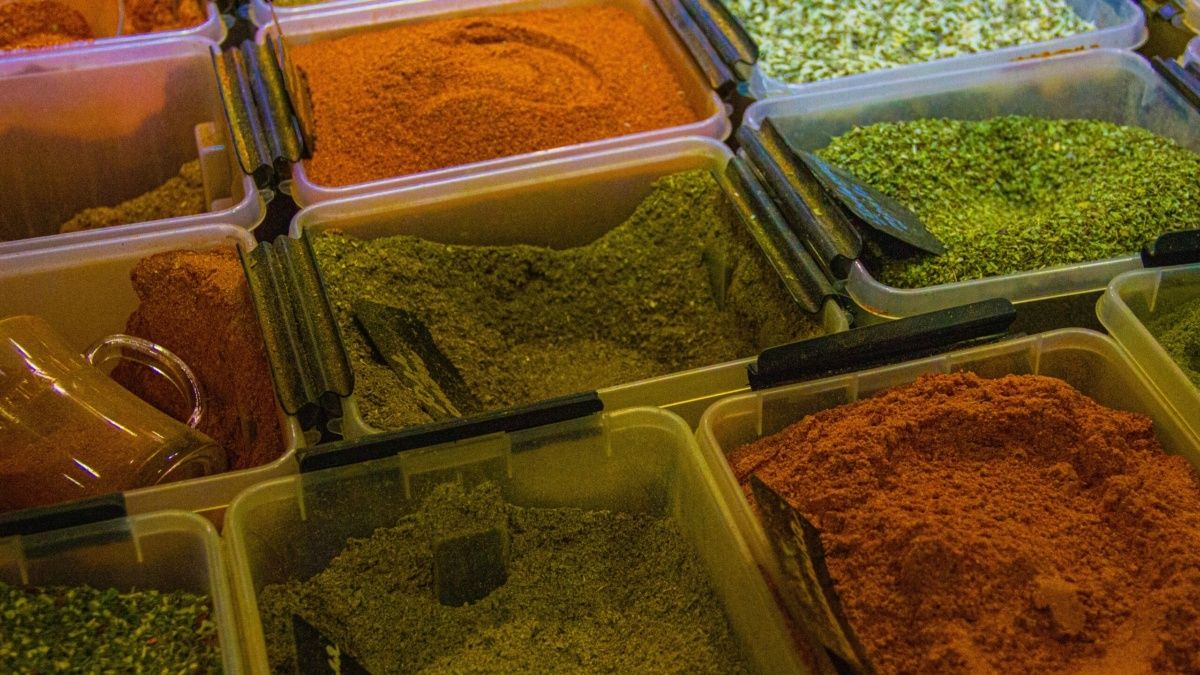 Молоко с пряностями: секрет защита от рака и крепкого сна