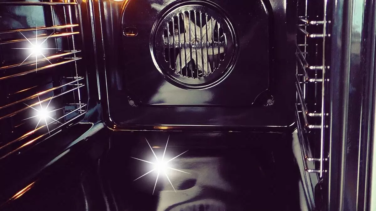 Как отмыть духовку без дорогих средств: простое народное решение