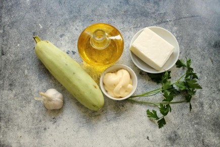 Кабачковые рулетики с сыром и чесноком: простая закуска для любого повода