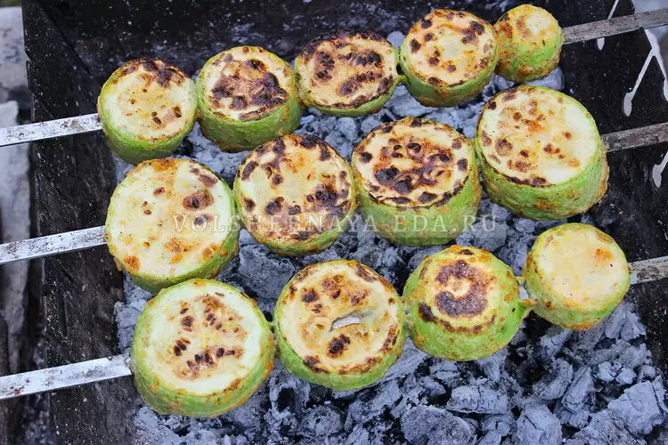 Кабачки на мангале: секрет вкусной закуски для шашлыка