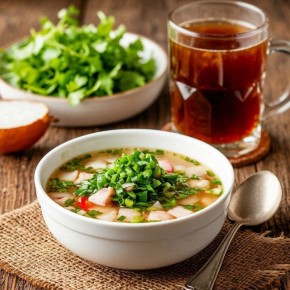 Окрошка и холодник: идеальные летние супы для жарких дней