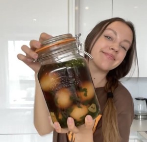 Необычная закуска: корейские маринованные яйца в соевом соусе