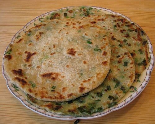 Восхитительные лепешки с зеленым луком: традиционный вкус, который покоряет сердца