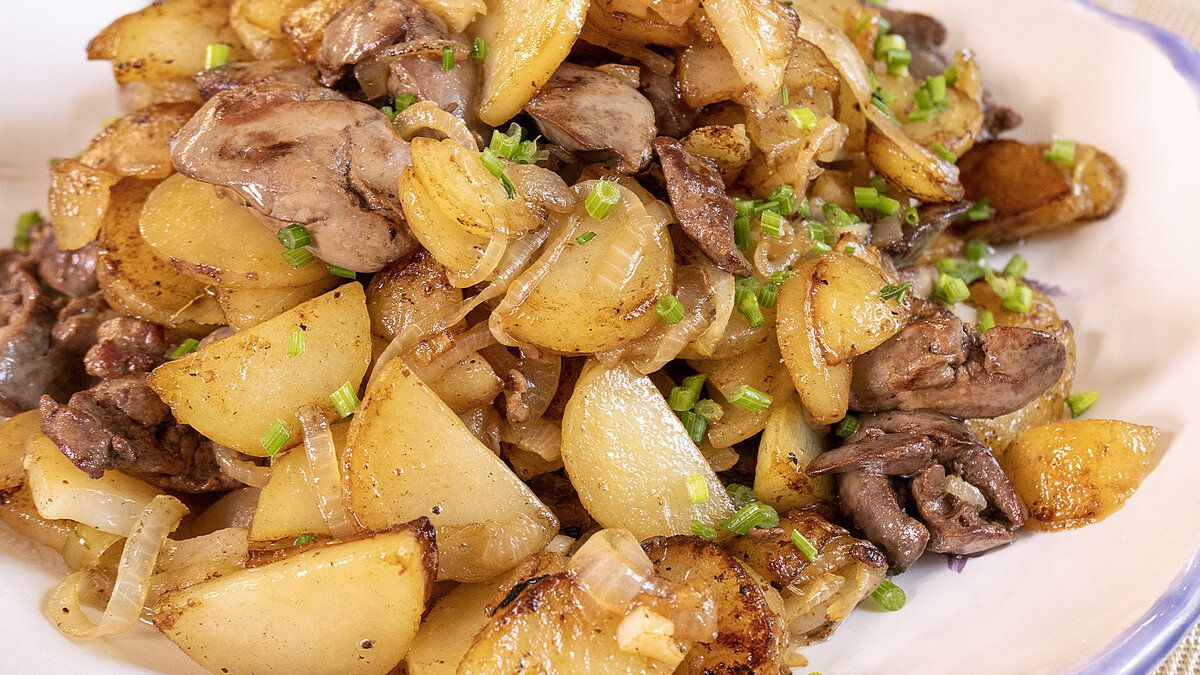 Вкусный и быстрый рецепт жареной картошки с куриной печенью