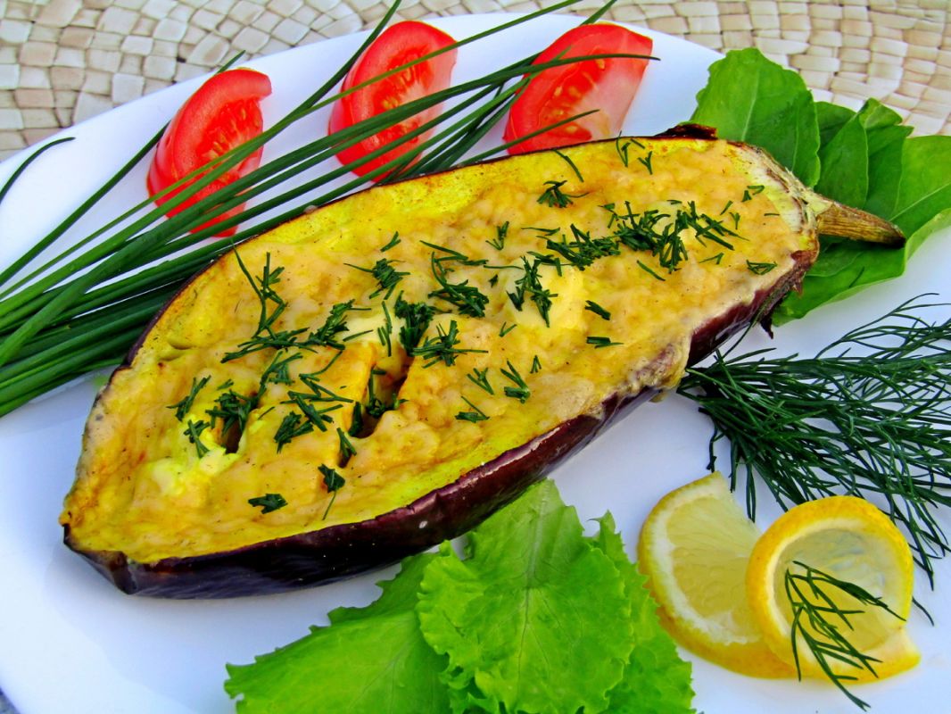 Порадуйте себя и близких: баклажаны-гриль с сырной корочкой как из ресторана