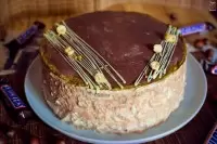 Как приготовить торт Сникерс: незаменимый десерт для сладкоежек