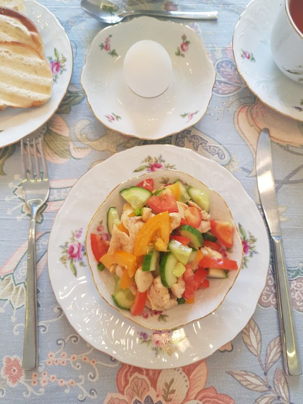 Легкий и вкусный салат из куриного филе: идеальный завтрак на каждый день